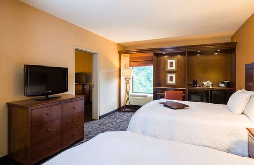 Danville Hotel | Danville Delight: Cozy Stay with Complimentary Breakfast & Free WiFi