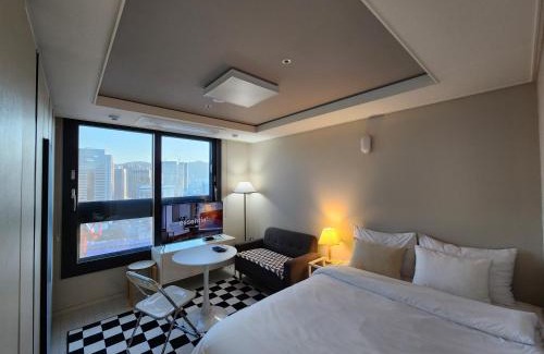 Seongnae-dong Apartment | Daon 동성로 스타비앤비 레지던스