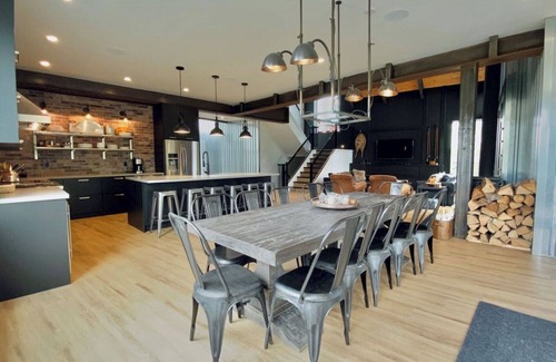 Hemlock Valley Cabin | Dark and Stormy Executive Mountain Retreat