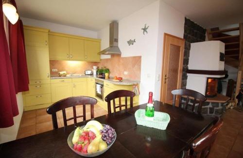 Fuhlendorf House | Dat Steinhus, Ferienhaus in Fuhlendorf mit Sonniger Terrasse