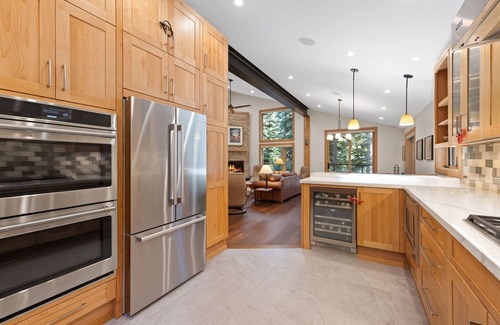 Ridgewood House | Daybreak by Tahoe Getaways - New Remodel w/Private Hot Tub