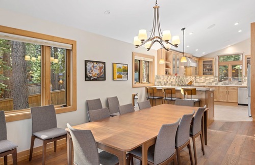 Ridgewood House | Daybreak by Tahoe Getaways - New Remodel w/Private Hot Tub