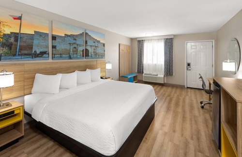 Temple Hotel | Days Inn by Wyndham Temple