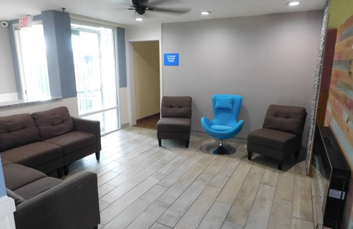 Clive Hotel | Days Inn by Wyndham West Des Moines/Clive