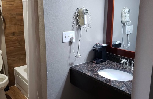 Clive Hotel | Days Inn by Wyndham West Des Moines/Clive