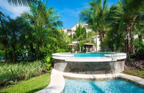 Coco House | Dazzling End Unit in Coco with Lots of Windows and Light Sleeps 8