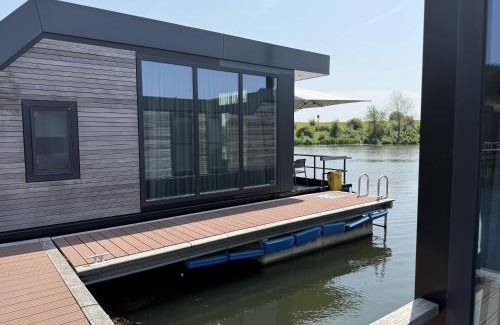 Montfort Boat Rental | De Maasterp - woonboot 14