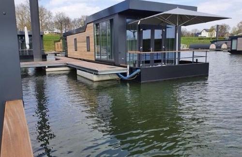 Montfort Boat Rental | De Maasterp - woonboot 14