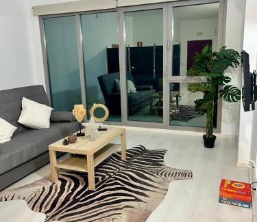 Hortaleza Apartment | De Madrid al cielo suites con wifi y Netflix