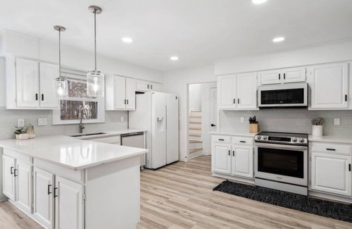 Decatur House | Decatur Estate: 6 Bedrooms, Game Room, Elegant Design