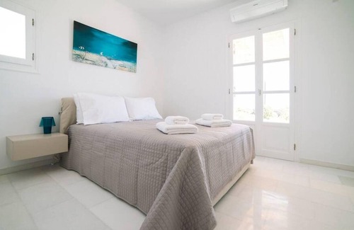 Santa Maria House | Deep Blue Villa with 4 bedrooms in Paros