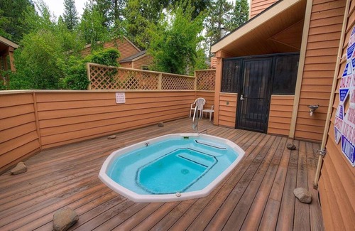 Incline Village Apartment | Delightful Mccloud 2 Bedroom Condo by RedAwning