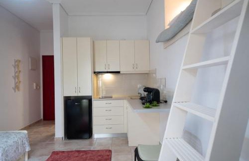 Delfoi Apartment | Delphian Colors - Red Edition