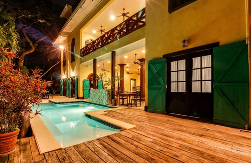 Bullet Tree Falls Apartment | Deluxe Studio with Riverfront Location, WiFi, AC, & Pool