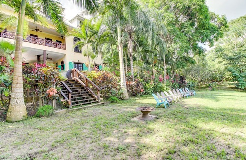 Bullet Tree Falls Apartment | Deluxe Studio with Riverfront Location, WiFi, AC, & Pool