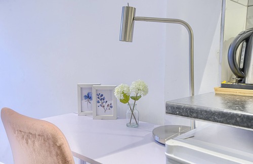 Highbury West Apartment | Deluxe Studio with City View-10