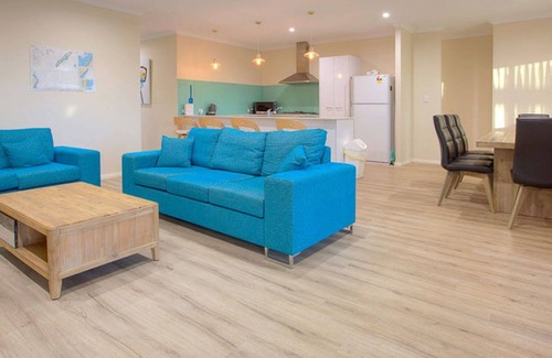 Exmouth House | Desert Rose - Has it all and More. Marina house with all the extras.