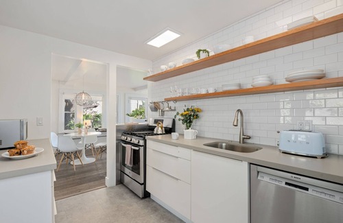 Summerland Condo | Designer Summerland Retreat! Contemporary Unit With Ocean Views
