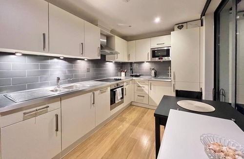Stratford and New Town Apartment | Deuces2lets -1 bed in Westfield Startford