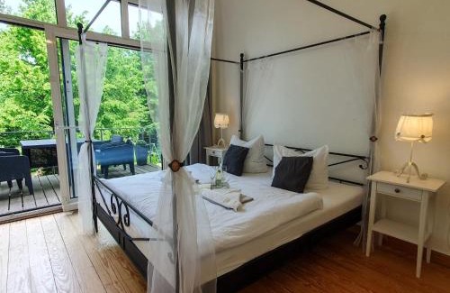Gehlsdorf Apartment | DEUTSCHE VILLA - DELUXE APARTMENT mit Sauna und großem Garten