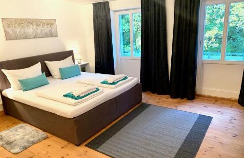 Gehlsdorf Apartment | DEUTSCHE VILLA - SUPERIOR APARTMENT- 1 Obergeschoss mit gem Sauna und Garten