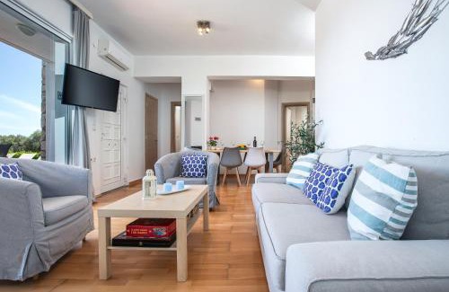 Daratsos House | DIMITRA apartment with private pool and sea view -the ground floor of a two storey building
