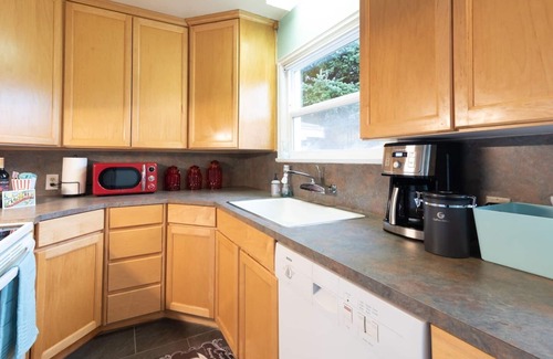 Bremerton House | Direct Ferry to Downtown Seattle; Pet-Friendly