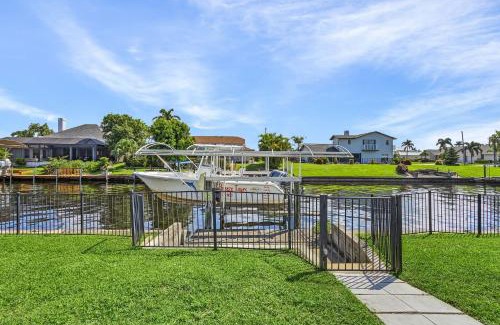 Caloosahatchee House | Direct Gulf Access, Luxurious Pool & Spa, Pet-friendly - Villa Sunlit Sanctuary - Roelens