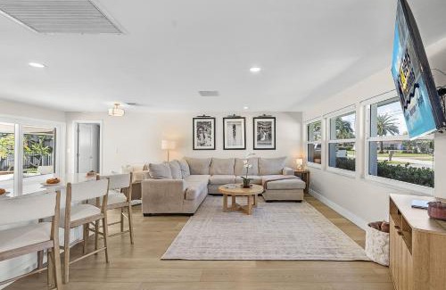 Caloosahatchee House | Direct Gulf Access, Luxurious Pool & Spa, Pet-friendly - Villa Sunlit Sanctuary - Roelens
