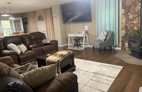 Buffalo County House | Dirt Road Inn, Charming 2-bedroom house located out in the beautiful countryside