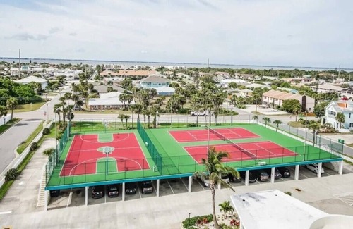 Banana River Estates Resort | Discovery Beach Resort - Spacious 2 Bedroom W/ Full Kitchen