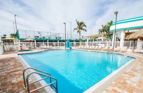 Banana River Estates Resort | Discovery Beach Resort - Spacious 2 Bedroom W/ Full Kitchen