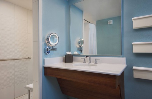 Bay Lake Hotel | Disney's Pop Century Resort