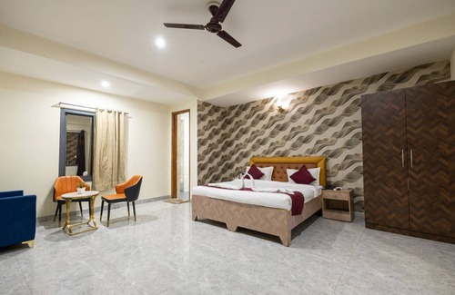 Sector 70 Hotel | Divine Hotels & Banquets