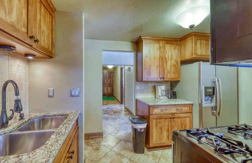 Dillon Apartment | Dog-Friendly, Walkout Basement Getaway w/Mountain Views - Close to Ski Slopes