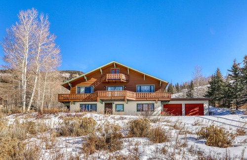 Dillon Apartment | Dog-Friendly, Walkout Basement Getaway w/Mountain Views - Close to Ski Slopes