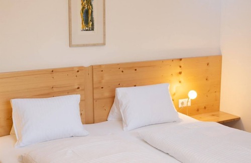 Feldkirchen in Kaernten Bed & Breakfast | Doppelzimmer Superior, Dusche Oder Bad, WC - Pension Fischinger