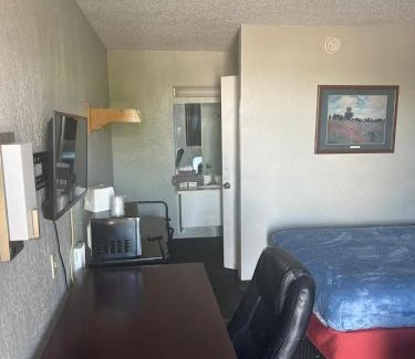 Amarillo Apartment | Double Bed Hotel Room 112