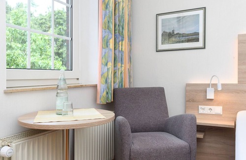 Esens Cottage | Double room non-smoking category I - Double room in the Hotel-Pension