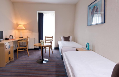 Laubegast Hotel | Double room, shower or bath, WC, - ACHAT Premium Dresden