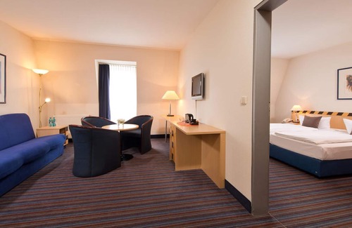 Laubegast Hotel | Double room, shower or bath, WC, - ACHAT Premium Dresden