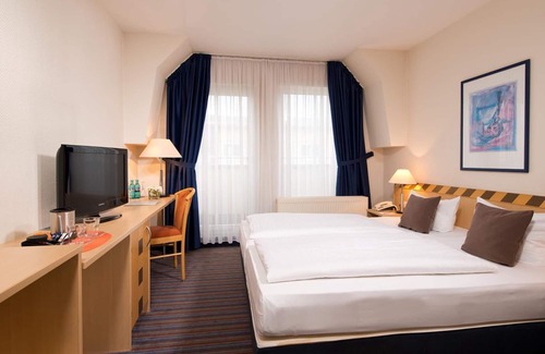 Laubegast Hotel | Double room, shower or bath, WC, - ACHAT Premium Dresden