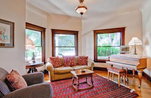 Paso Robles House | Downtown Diggs