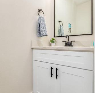 Downtown Apartment | Downtown Sea Escape