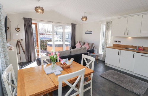 South Lakeland Leisure Village Cottage | Duckling Lodge