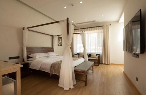 Mingsha Mountain and Crescent Spring Hotel | Dunhuang County Posthouse