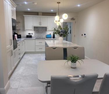 Portrush Apartment | Earls Harbour Luxury Apartments
