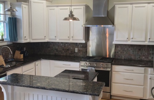 Hope Gardens House | Early Check-in/Late Checkout! 1 mile to Broadway.