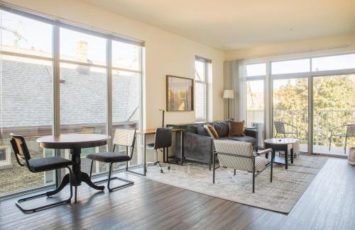 Lower East Side Apartment | East Side Luxury 1BR Apt - Near Brady and Fiserv with Balcony