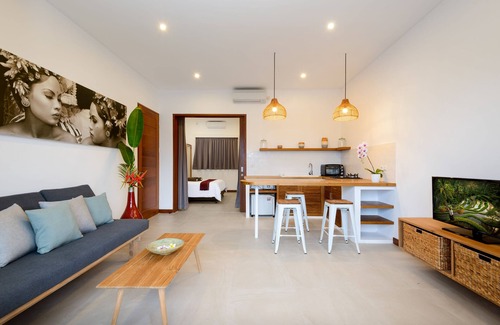 Batu Bolong Hotel | Echo Beach Villa & Apartment